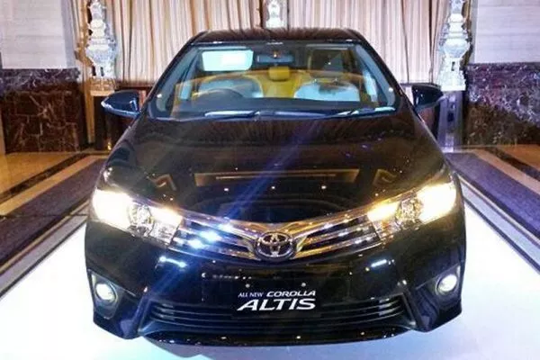 So Sánh Toyota Altis 2014 Và Mazda6 Với Tài Chính Khoảng 1 Tỉ