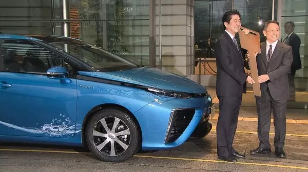 Toyota-Mirai-Shinzo-Abe-2.Jpg