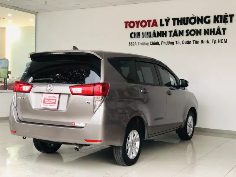 Toyota Innova 2.0E Mt 2019