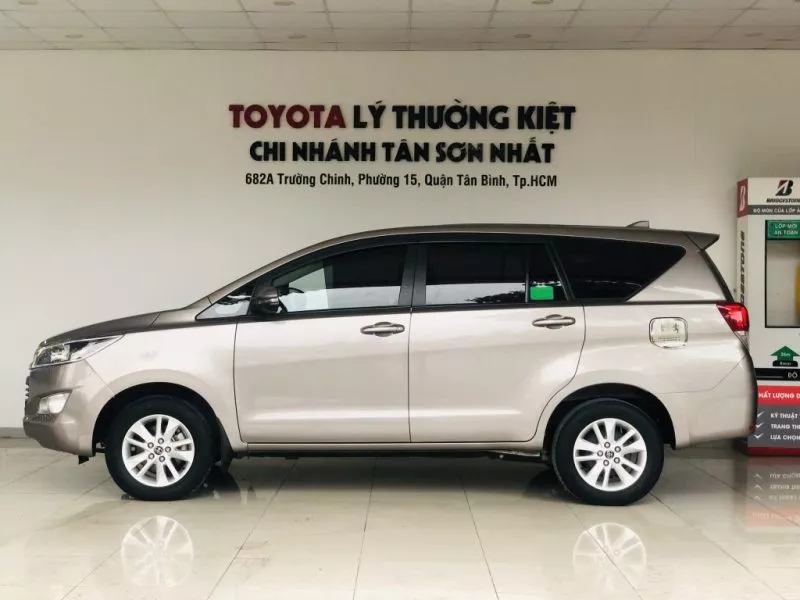 Toyota Innova 2.0E Mt 2019