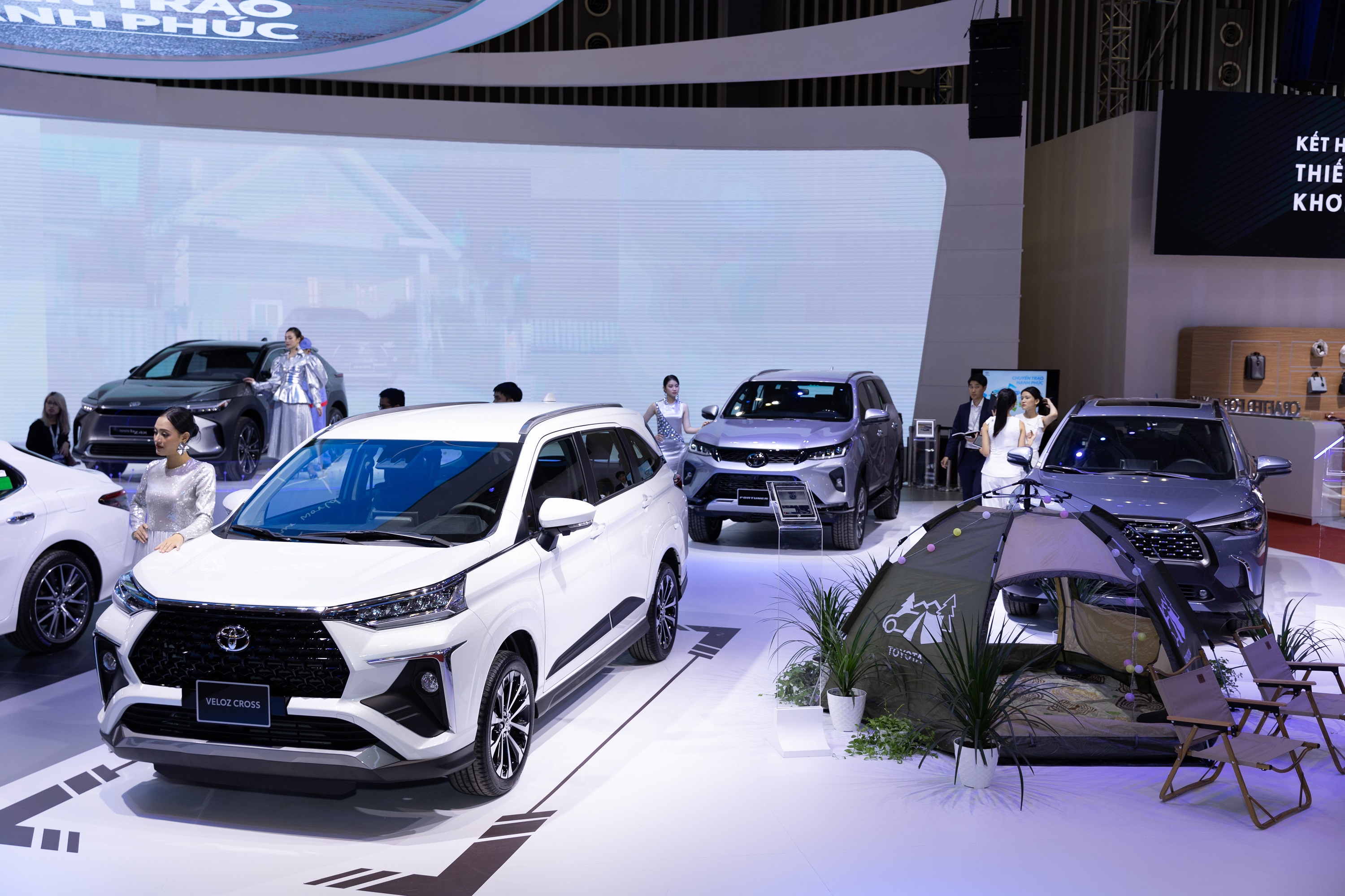 Toyota Chuyển Mình Đầy Mới Mẻ Tại Triển Lãm Ô Tô Việt Nam 2022