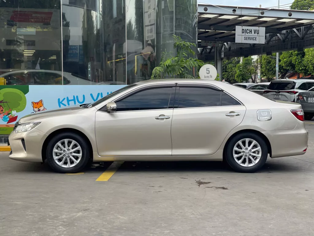Toyota Camry 2.0E 2016