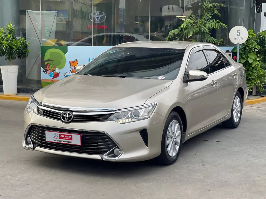 Toyota Camry 2.0E 2016